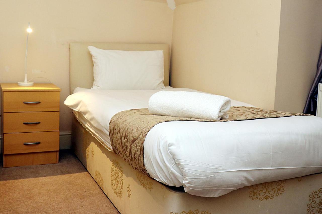 Gatwick Inn Hotel - For A Peaceful Overnight Stay 홀리 외부 사진